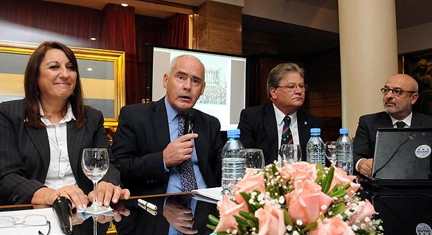 La Intendenta de la municipalidad de Rosario, Mónica Fein; el ministro de Turismo de la Nación, Enrique Meyer; y el el ministro de la Producción de la provincia, Carlos Fascendini.
Crédito Fotos: Silvio Moriconi.