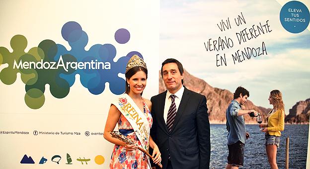 Candela Berbel reina de Vendimia junto a Javier Espina Ministro de Turismo de Mendoza.