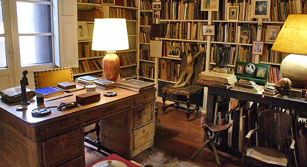 Escritorio de Manuel Mujica Lainez